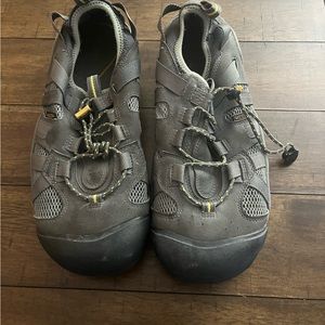 men’s KEEN 13